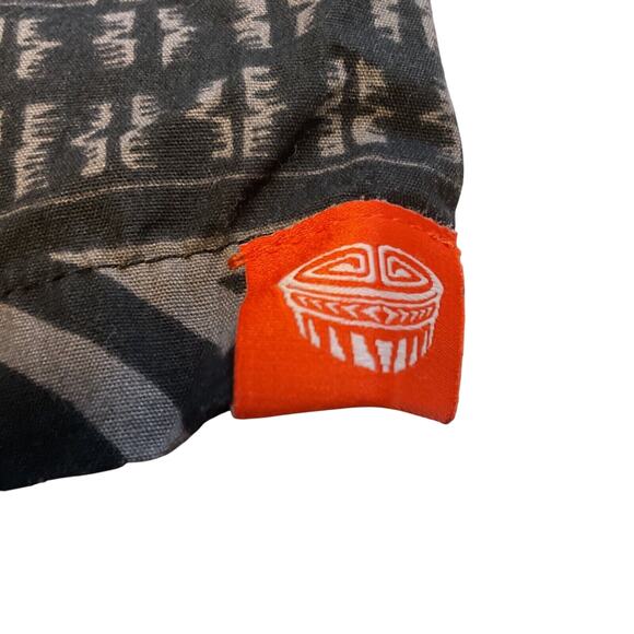 Tonoa Button Up Shirt Black Gray Hawaii Tribal Pattern Boy Size 10 - Picture 3 of 12